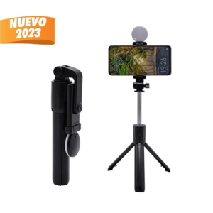 SLF005, Selfie stick con tripie. Incluye dispositivo bluetooth para disparo de fotos vía remota (batería de botón incluida). Conexión de hasta 10m de distancia. Incluye led desmontable con luz fría, cálida y neutral. El holder gira 360° y el tubo RETRÁCTIL alcanza hasta 68 cm. Incluye cable cargador con conexión micro USB para luz LED.
